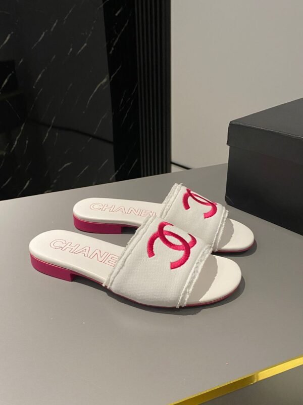 Chanel CC Mules White Fuchsia Slippers - Image 6