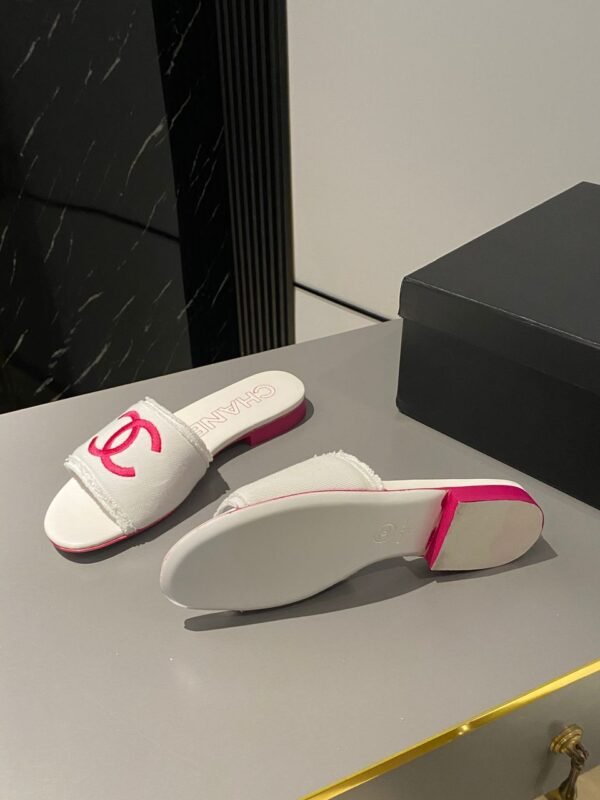 Chanel CC Mules White Fuchsia Slippers - Image 5
