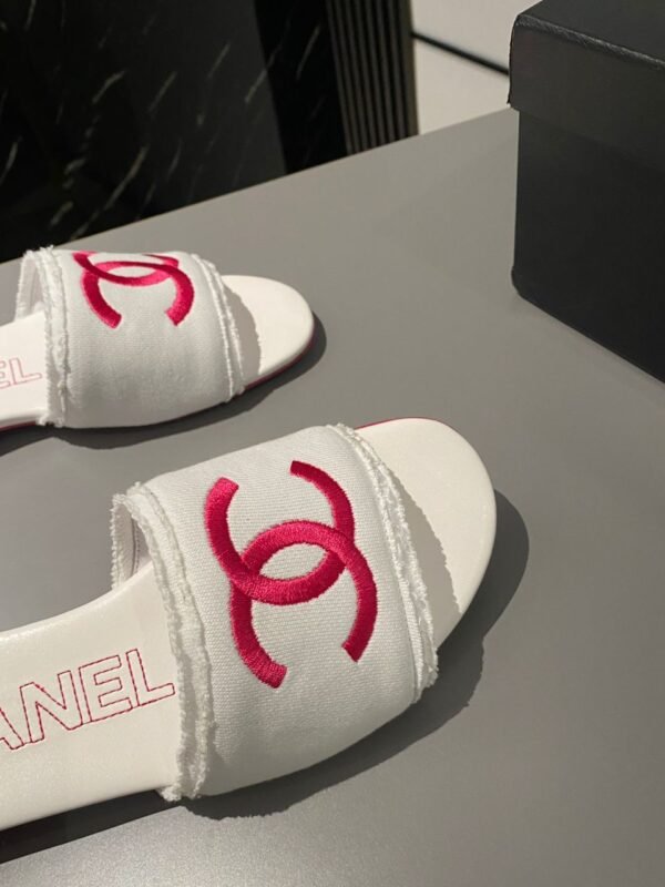 Chanel CC Mules White Fuchsia Slippers - Image 7