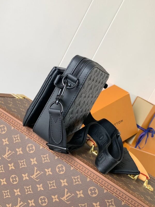 Louis Vuitton Trio Messenger Black Cross-Body Bag - Image 2