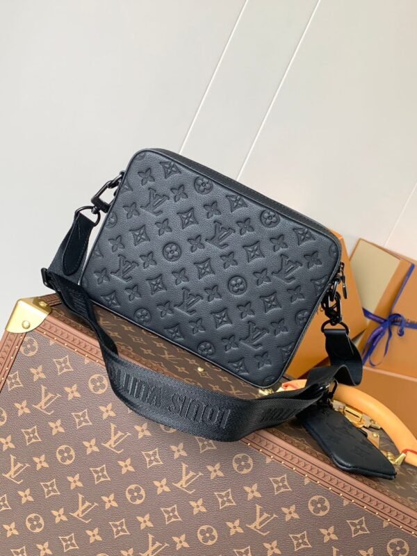 Louis Vuitton Trio Messenger Black Cross-Body Bag - Image 3