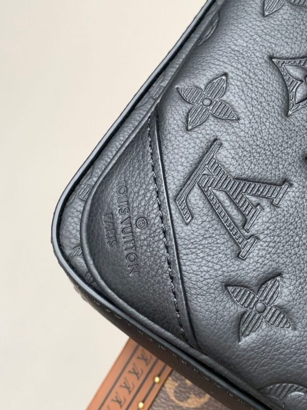 Louis Vuitton Trio Messenger Black Cross-Body Bag - Image 6