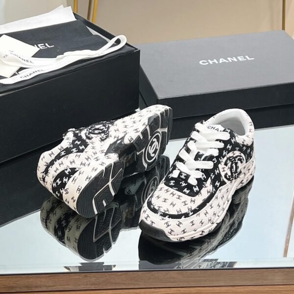 Chanel Black/White CC Logo Print Suede Runner Trainer Sneakers - Image 6