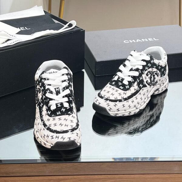 Chanel Black/White CC Logo Print Suede Runner Trainer Sneakers - Image 5