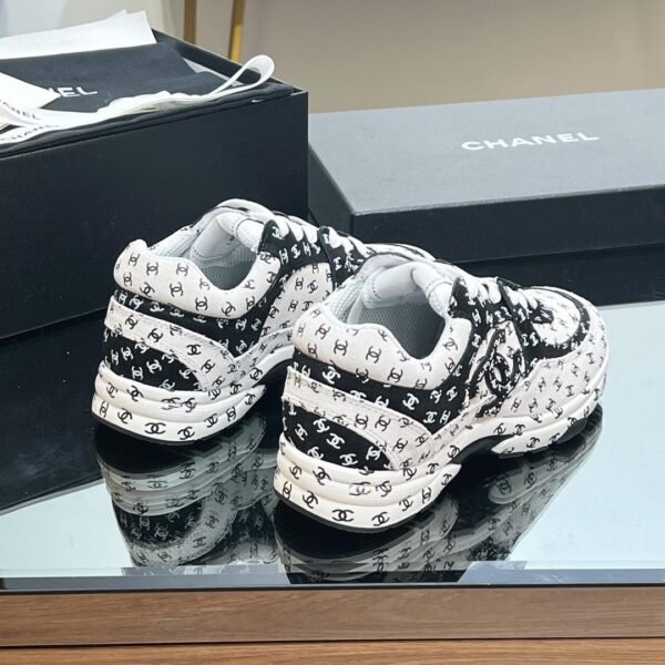 Chanel Black/White CC Logo Print Suede Runner Trainer Sneakers - Image 4