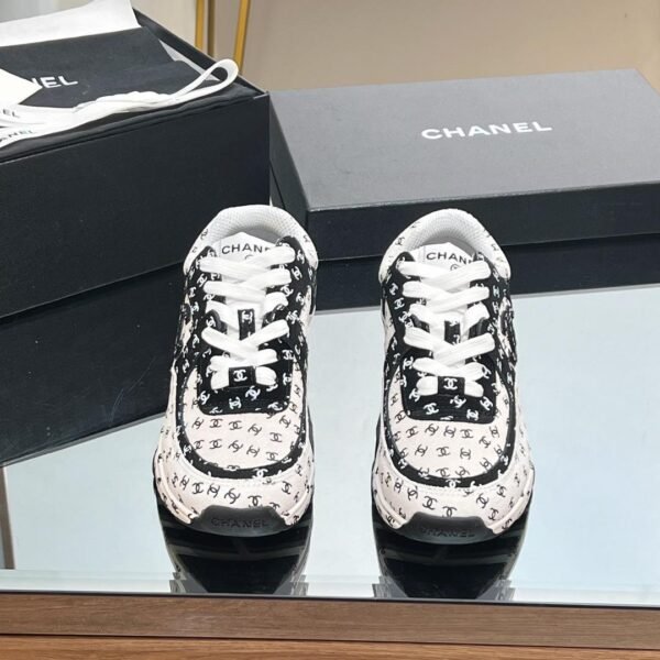 Chanel Black/White CC Logo Print Suede Runner Trainer Sneakers - Image 3